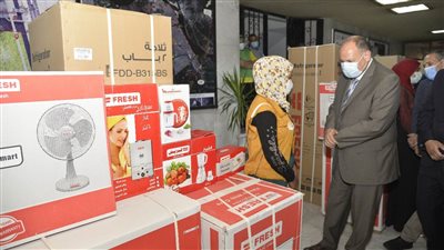 محافظ أسيوط يسلم 20 جهاز عروسة لفتيات يتيمات مقبلات على الزواج ضمن مبادرة دكان الفرحة