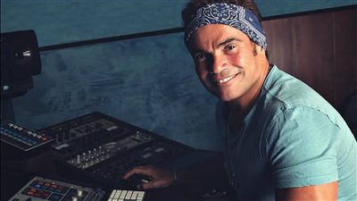 عمرو دياب يغني مقطعًا محذوفًا من أغنية أنت الحظ في إحدى حفلاته