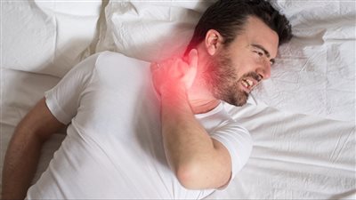 علاج آلام الرقبة بسبب النوم الخاطئ للكبار والأطفال