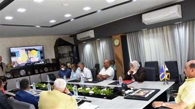 لتوفير فرص عمل للشباب.. محافظ أسوان يلتقي مجموعة من المستثمرين 