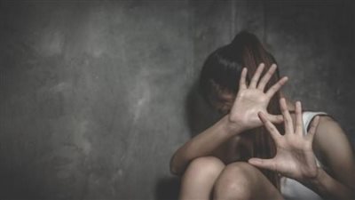 خدرها وتحسس جسدها وهتك عرضها بالقوة.. تفاصيل واقعة تعدٍ فني على ابنة زوجته وحملها منه سفاحًا بالخصوص 