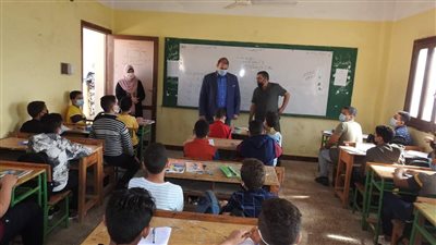 تعليم المنوفية تشدد على منع وجود الباعة الجائلين حول المدارس 