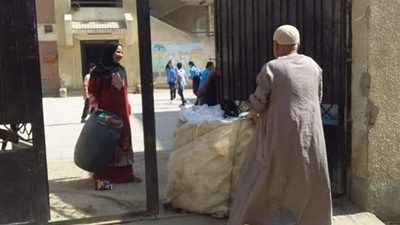 رفع 90 طن قمامة من الشوارع وأمام المدارس بالمنيا