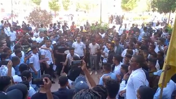 طلاب جامعة جنوب الوادي