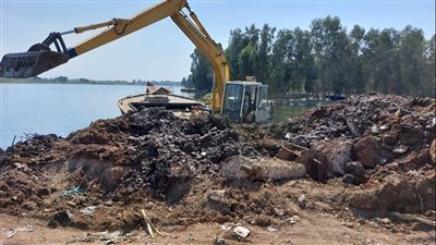 إزالة 113 حالة تعد على المجاري المائية في البحيرة