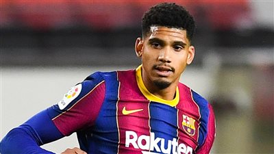 برشلونة يصدر بيانًا رسميًّا بشأن إصابة أراوخو