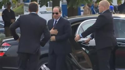 الرئيس المجري يستقبل السيسي في القصر الرئاسي بالعاصمة بودابست 