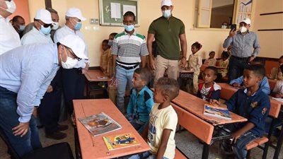 خلال تفقده مشروعات حياة كريمة.. مدبولي يوجه برفع كفاءة مبني مدرسة الشهيد هاشم بالأقصر