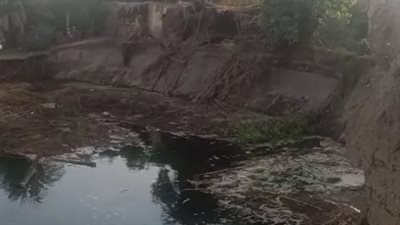 بسبب ليونة أساسها.. انهيار 5 منازل وغرقها في مياه النيل بأسوان