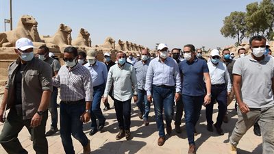 مدبولي يتابع أعمال تطوير منطقة الكورنيش ورفع كفاءة مطار الأقصر 