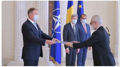 الرئيس الروماني يؤكد عمق وقوة علاقات بلاده مع مصر | صور