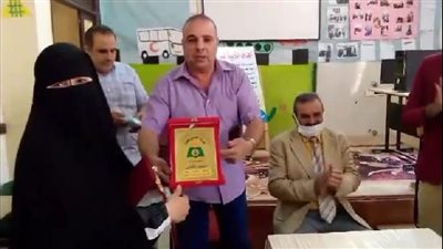 أزمة بين معلمة وولي أمر تصل إلى قسم الشرطة.. ونقابة المعلمين تتدخل