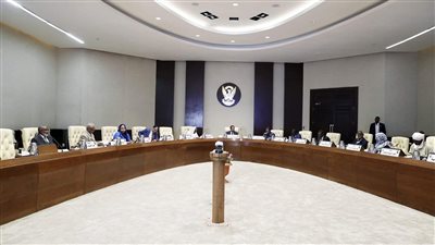 حظر مسؤولين سودانيين من السفر خارج البلاد.. والحكومة تطالب المخابرات بالتحقيق في الواقعة