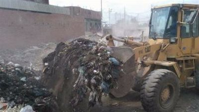 مصرع سيدة وإصابة نجلها صدمهما لودر أثناء رفع القمامة بشبرا الخيمة 