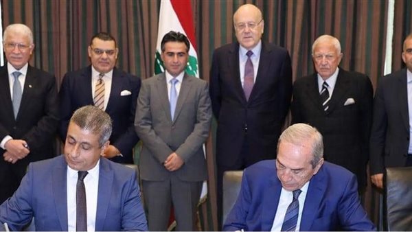 خلال توقيع العقد