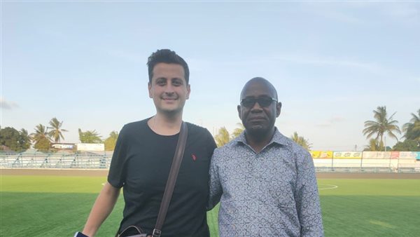 مندوب بيراميدز يعاين