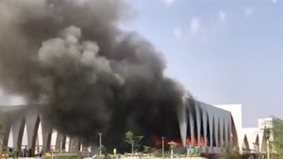 قبل انطلاقه بـ 24 ساعة.. حريق هائل يلتهم قاعة مهرجان الجونة السينمائي | صور