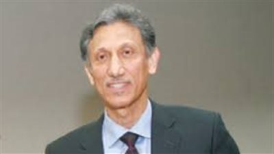 الأديب الكويتي طالب الرفاعي يشكر الشارقة لاختياره شخصية العام الثقافية