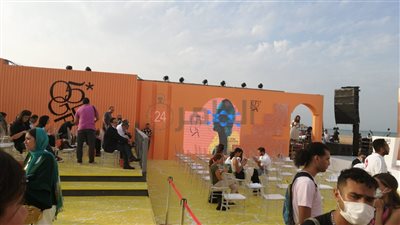 تجهيزات المؤتمر الصحفي لمهرجان الجونة السينمائي | صور