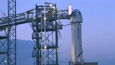 عمره 90 عامًا.. الفنان الكندي ويليام شاتنر ينطلق في رحلة للفضاء │ فيديو