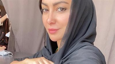 ميرهان حسين للمرة الثانية بالحجاب والعباءة السوداء: أخفي الهوى ومدامعي تبديه