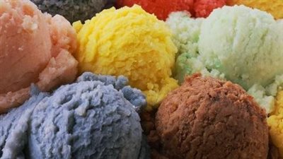 طريقة عمل الأيس كريم بنكهات مختلفة في خطوات سهلة وبسيطة