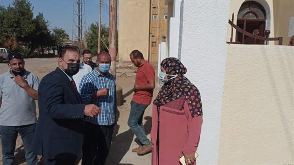 رئيس مركز ملوي يعاين