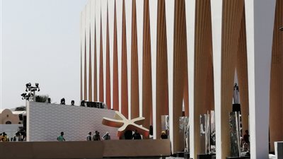 استمرار إزالة آثار حريق الجونة بمنطقة الـ VIP.. والانتهاء خلال الأيام المقبلة