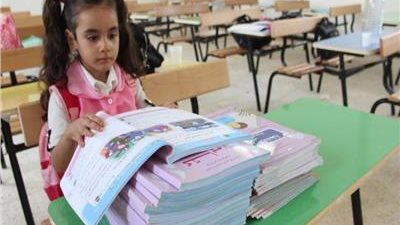 تعليم الجيزة تؤكد تسليم الكتب الدراسية للطلاب دون قيدها بالمصروفات