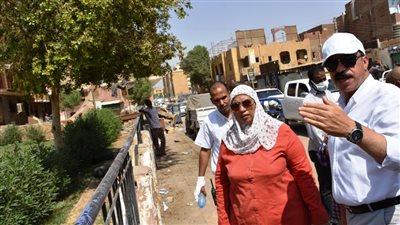 محافظ أسوان يسحب محالًا تجارية لم تُستغل منذ 18 عامًا 