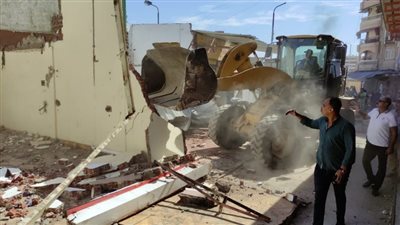 تنفيذًا لقرار السيسي.. إزالة 21 حالة تعدٍ على أملاك الدولة ببورسعيد | صور 