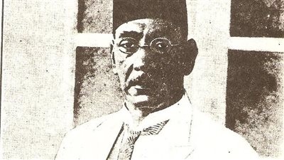 قَد كُنتُ أوثِرُ أَن تَقولَ رِثائي.. كيف رثى حافظ إبراهيم أحمد شوقي؟