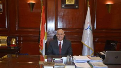 محافظ الأقصر يصدر قرارًا بعدم ربط تسليم الكتب الدراسية بسداد المصروفات