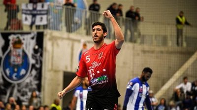 والد يحيى خالد يعلن موعد عودته للملاعب.. وموقفه من أمم إفريقيا لليد 
