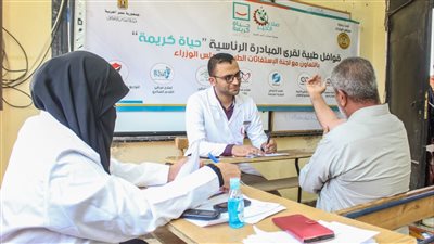 قافلة صناع الخير بـ الواحات البحرية توقع الكشف الطبي على 1063 مواطنًا | صور