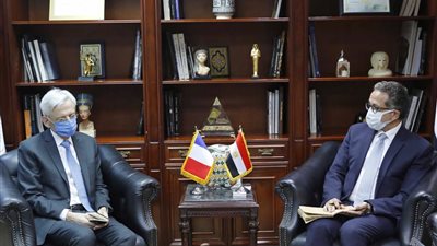 وزير السياحة يستقبل السفير الفرنسي بالقاهرة لبحث سبل التعاون في مجال الآثار