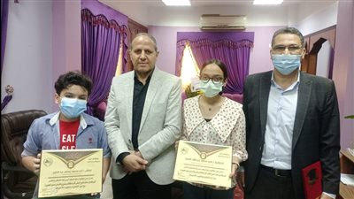وكيل تعليم كفر الشيخ يكرم طالبين لفوزهما في المشروع القومي للقراءة على مستوى الجمهورية