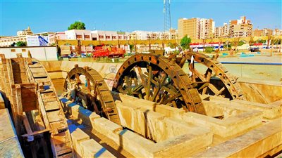 السواقي اللي ما نامت ليلة.. كيف كانت شلالات قارون بالفيوم قبل إزالتها للتطوير؟ | صور