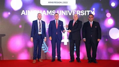 تكريم نائب رئيس جامعة عين شمس بالإمارات تقديرا لدوره في تطوير التعليم