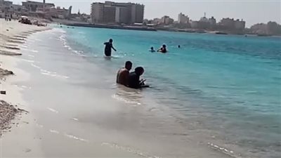 رياح شديدة وارتفاع الأمواج.. تحذيرات للمواطنين بعدم نزول البحر في مطروح| فيديو