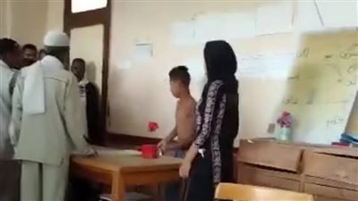  بعد واقعة إهانة تلميذ لأستاذه في بني سويف.. غضب على مواقع التواصل الاجتماعي | فيديو
