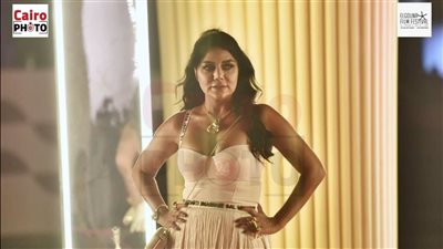 رانيا يوسف تخطف الأنظار بفستان قصير في ثاني أيام مهرجان الجونة السينمائي |فيديو 
