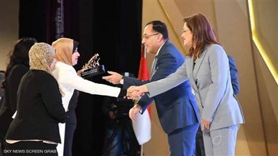 شاركت 7 مرات في جوائز التميز.. من هي أفضل موظفة حكومية لعام 2020؟