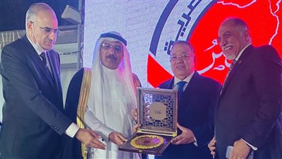 تقديرا لدوره الوطني.. مجلس القبائل العربية يكرم نقيب السادة الأشراف |صور