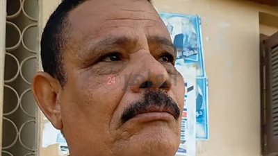 مدير مدرسة يبكي على فُراق طبيب الخير بالفيوم: الأهالي أغلقوا محلاتهم يوم جنازته | فيديو