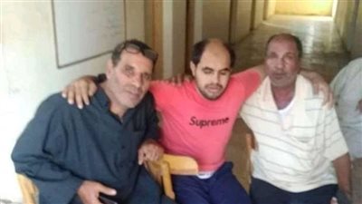 بعد غياب 17 عامًا.. شاب يعود لأسرته بالدقهلية عبر فيسبوك