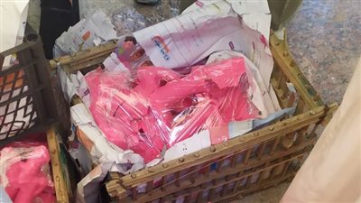 إعدام طن من حلوى المولد وأغذية متنوعة غير صالحة للاستهلاك الآدمي بأسوان