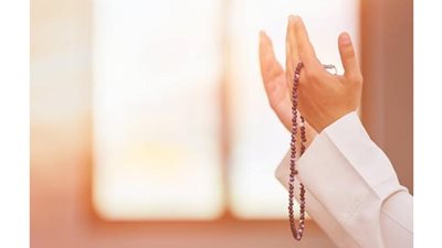 أذكار الصباح والمساء مكتوبة للمواظبة اليومية.. ويجوز للجنب قراءتها