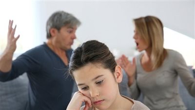 قانوني يوضح الحق في استضافة الصغير وأثر امتناع الأم عن تنفيذ حكم الرؤية