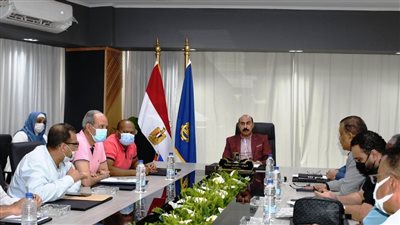 محافظ أسوان: بدء مشروع تطوير طريقَي كيما والسماد خلال شهر